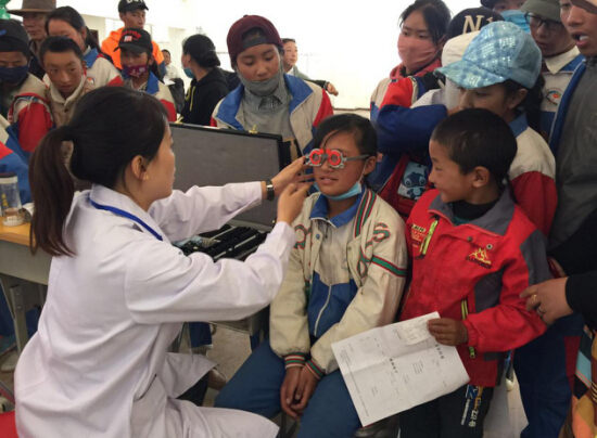 8名西藏眼病儿童完成返藏